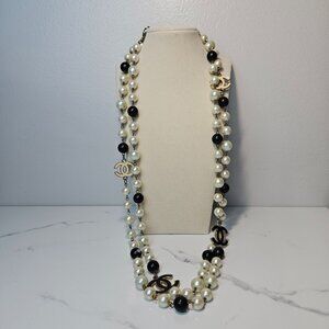 Chanel Beaded Black/Cream Gold Tone 30" Long Necklace SEE DETAILS